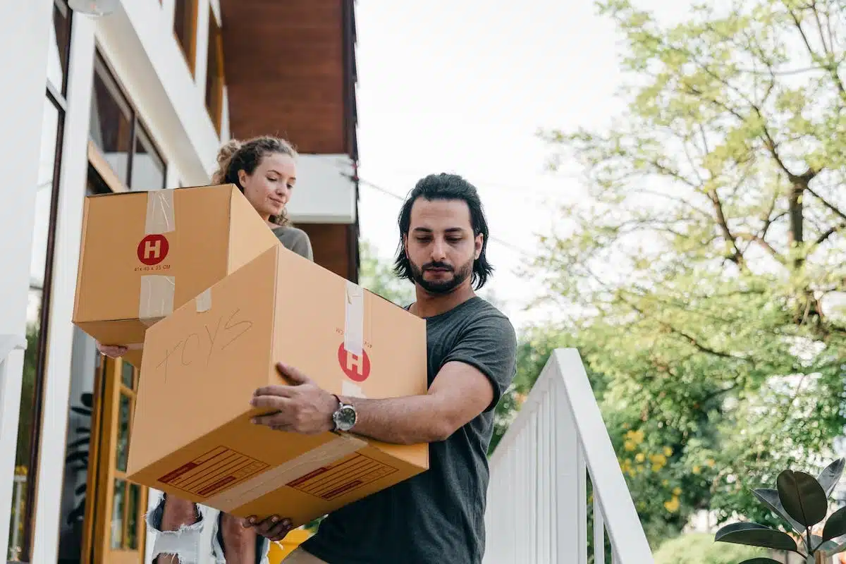 Stratégies efficaces pour les seniors : éviter les erreurs courantes lors du déplacement de biens immobiliers précieux