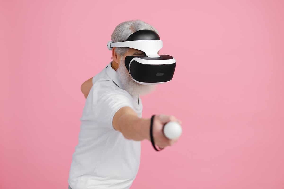 Réalité virtuelle et randonnée : explorer le monde autrement pour les seniors