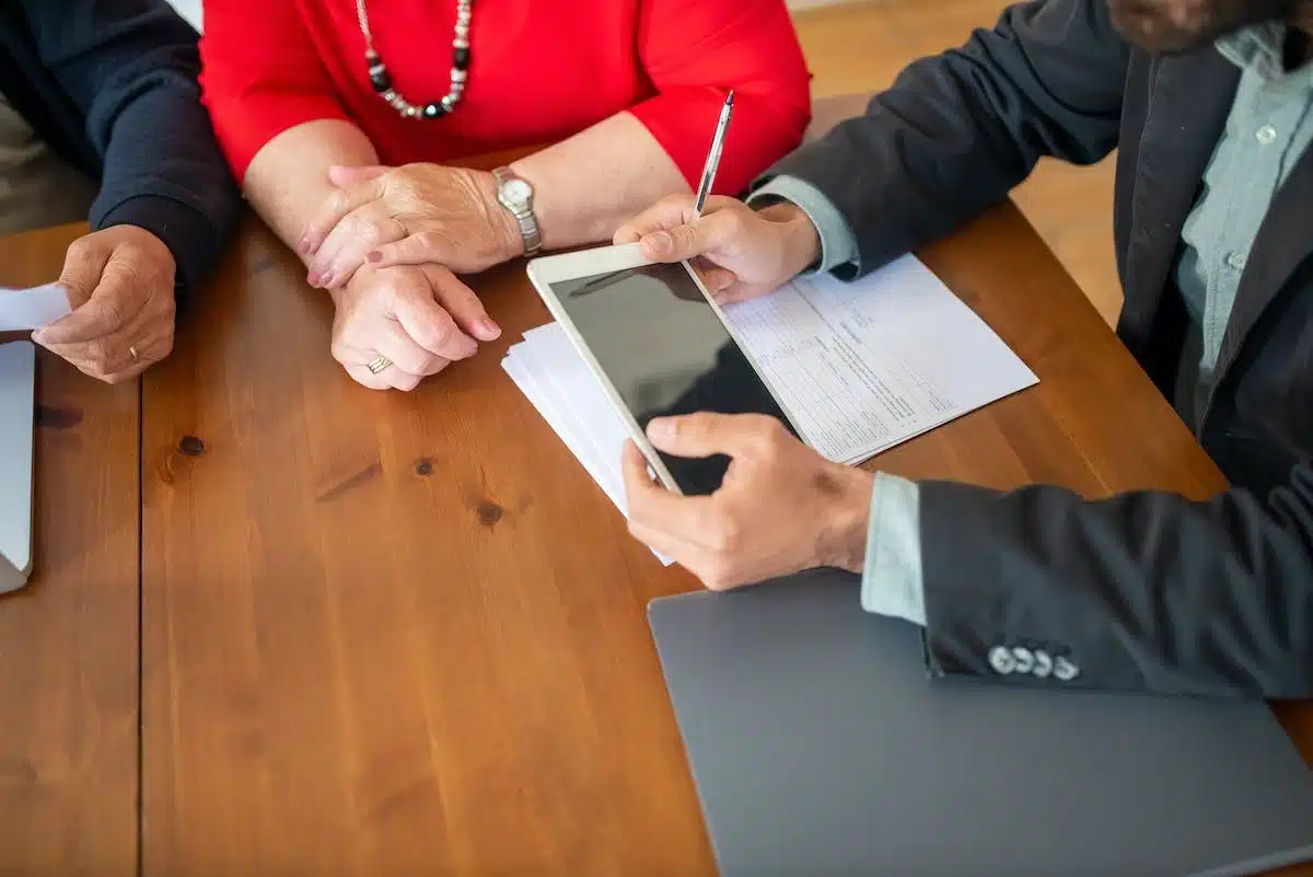 Valorisation des seniors en entreprise : apprentissage et amélioration des compétences au XXIe siècle