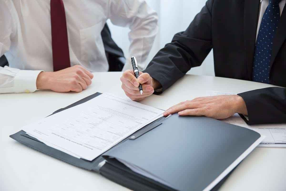 Optimiser la succession chez les seniors : stratégies pour préparer le processus légal et garantir une transition paisible