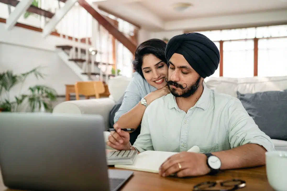 Conciliation télétravail et vie de famille : stratégies efficaces pour parents actifs
