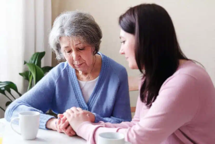 Les abus sur les seniors : comment les prévenir et les éviter